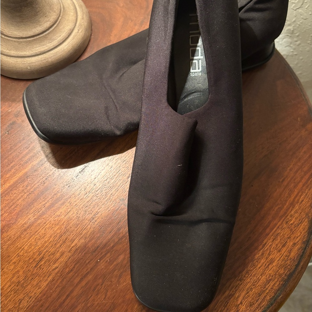 Moda Classic Black Pumps